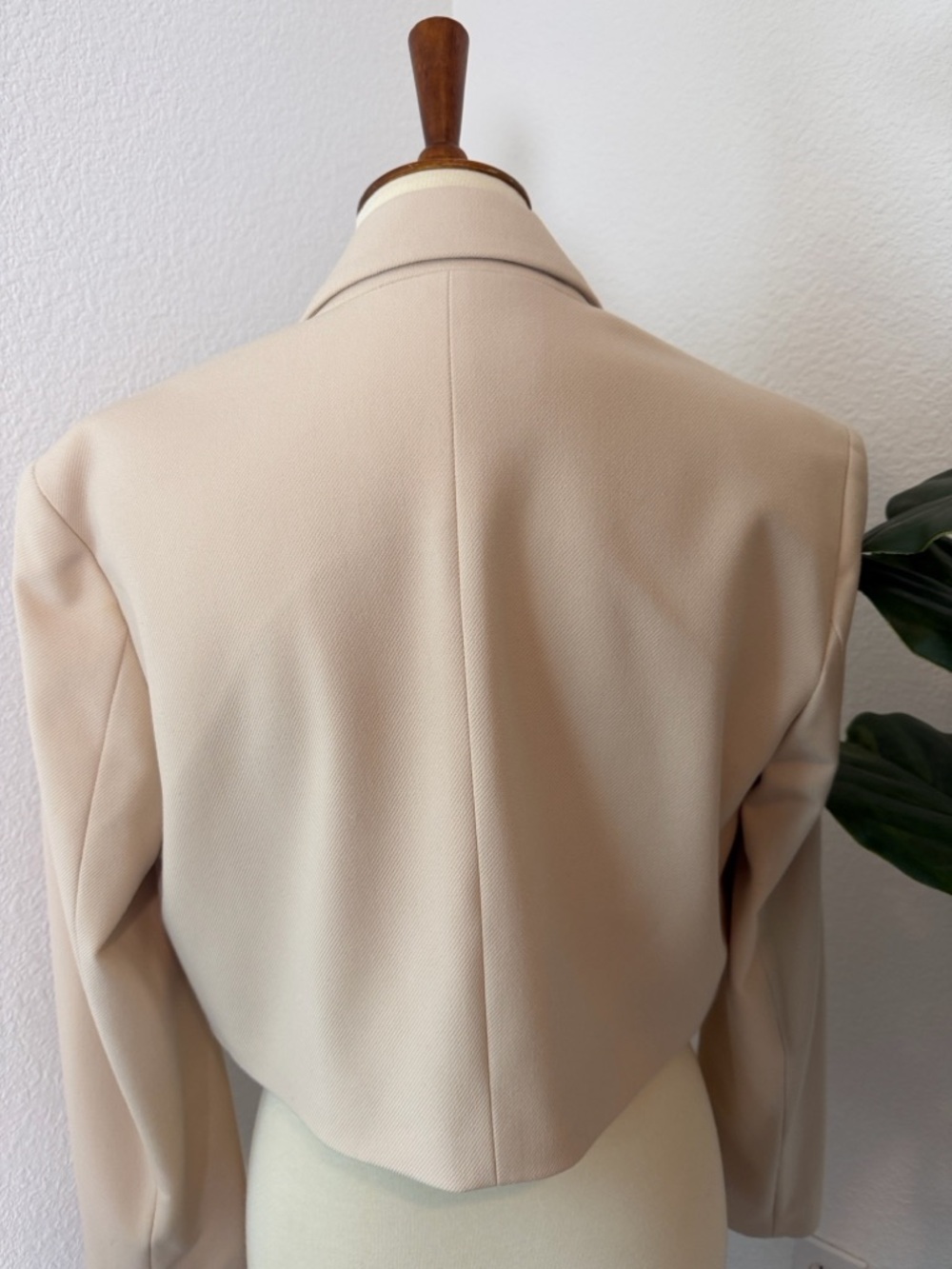 OAK + FORT Cropped Cream Blazer Jacket - Picture 4 of 6